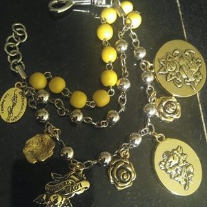 Ed Hardy

Triple charm bracelet